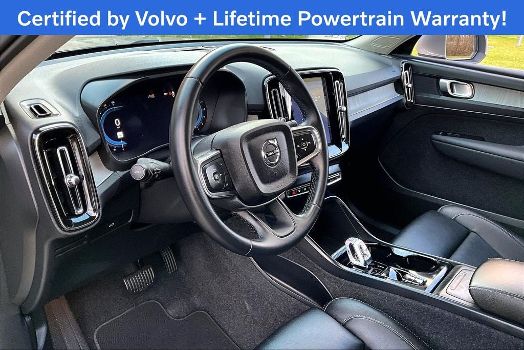 2025 Volvo XC40 B5 Plus Bright Theme