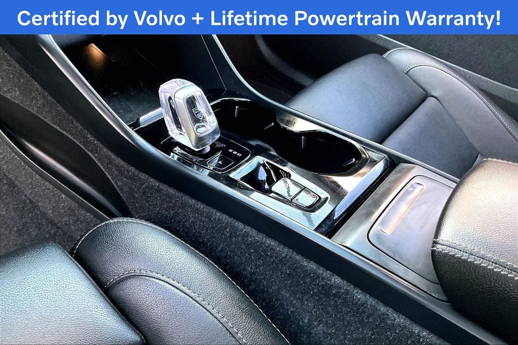 2025 Volvo XC40 B5 Plus Bright Theme