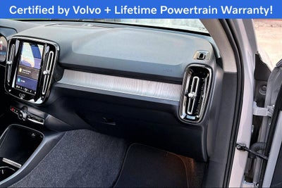 2025 Volvo XC40 B5 Plus Bright Theme