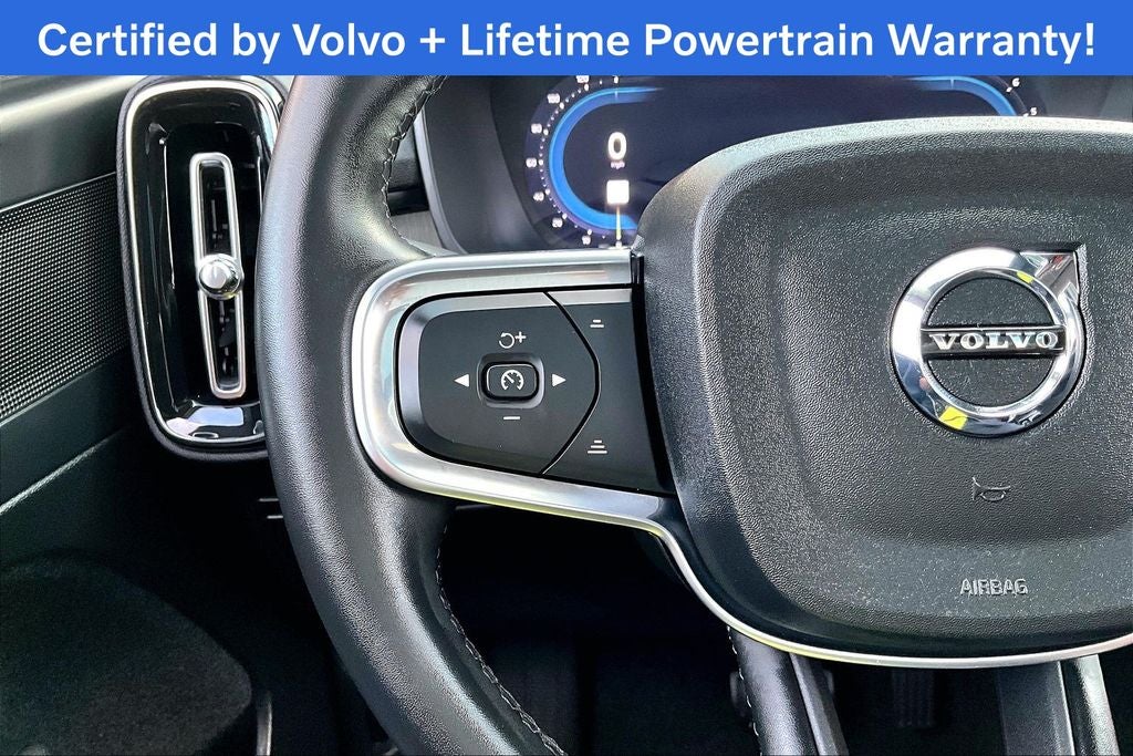 2025 Volvo XC40 B5 Plus Bright Theme