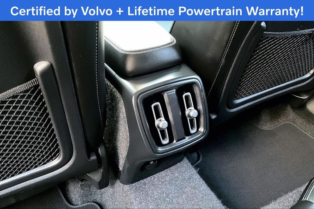 2025 Volvo XC40 B5 Plus Bright Theme