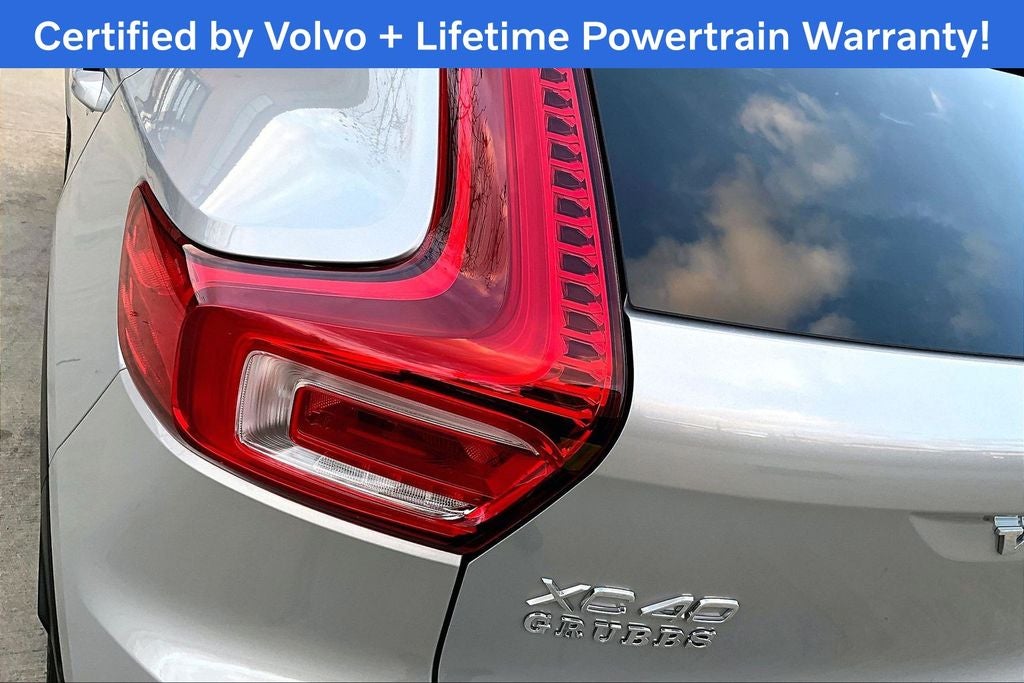 2025 Volvo XC40 B5 Plus Bright Theme