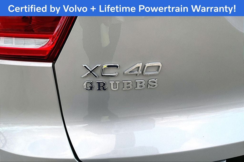 2025 Volvo XC40 B5 Plus Bright Theme