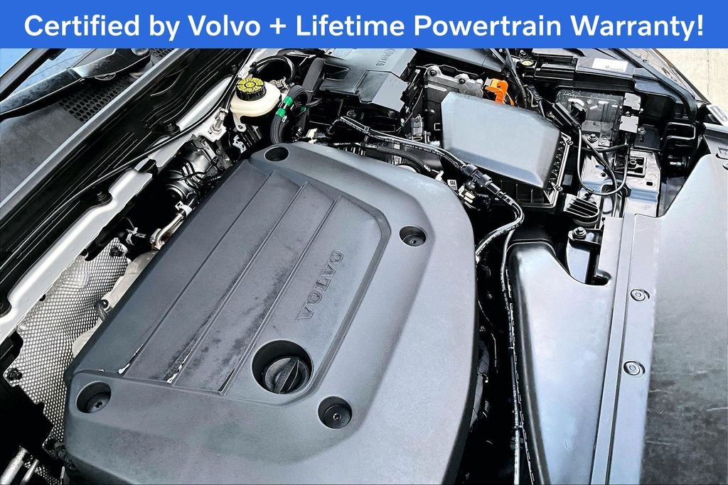 2025 Volvo XC40 B5 Plus Bright Theme