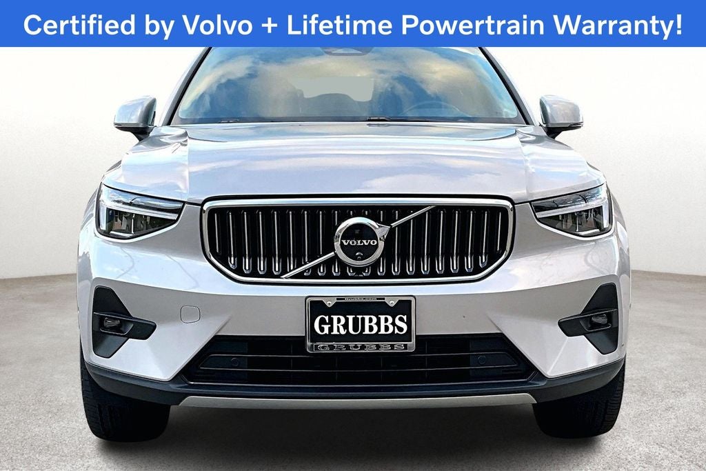 2025 Volvo XC40 B5 Plus Bright Theme