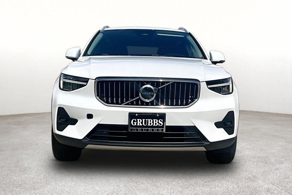 2023 Volvo XC40 B5 Plus Bright Theme