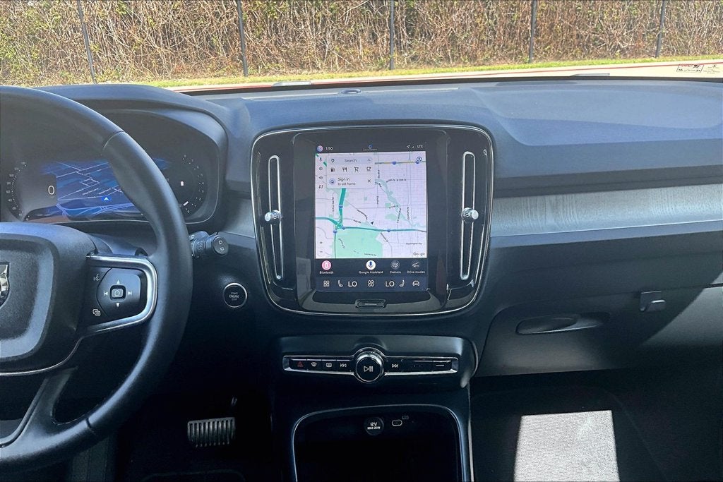 2023 Volvo XC40 B5 Plus Bright Theme