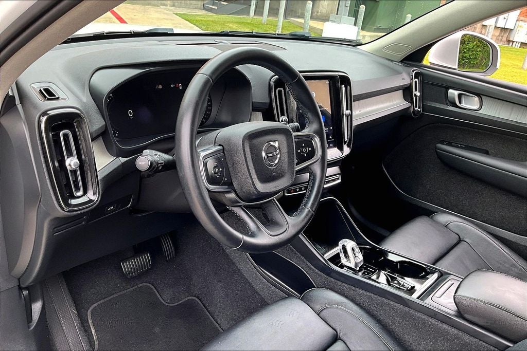 2024 Volvo XC40 B5 Plus Bright Theme