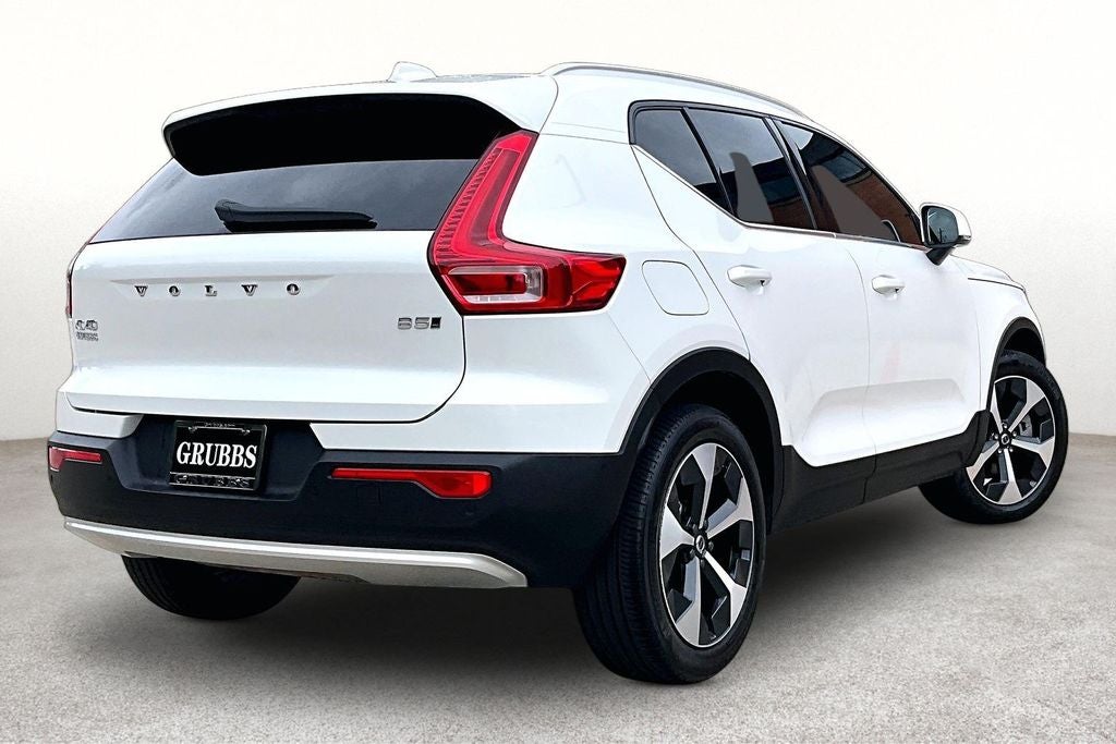 2024 Volvo XC40 B5 Plus Bright Theme