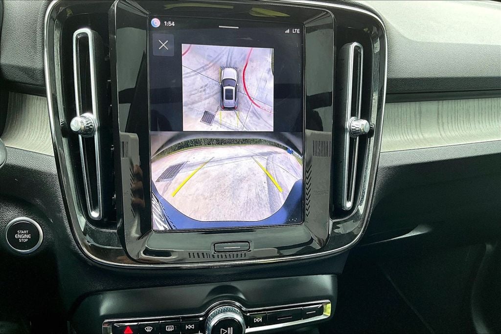 2024 Volvo XC40 B5 Plus Bright Theme