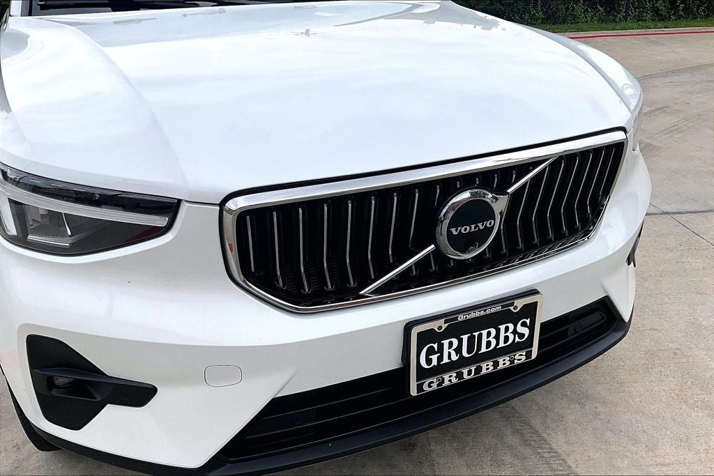 2024 Volvo XC40 B5 Plus Bright Theme