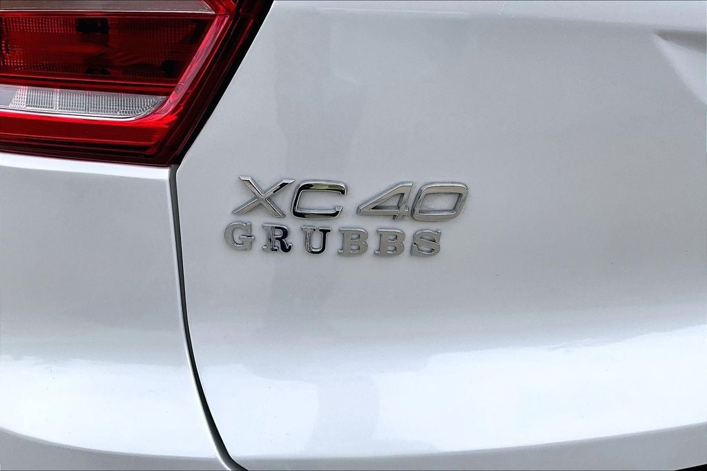 2024 Volvo XC40 B5 Plus Bright Theme