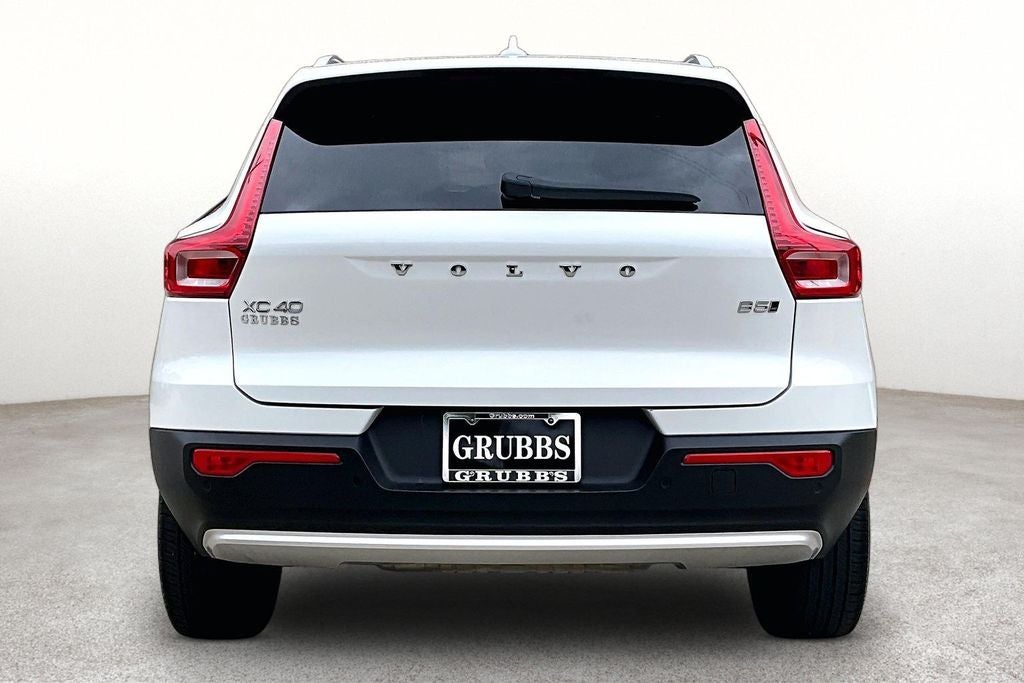 2024 Volvo XC40 B5 Plus Bright Theme