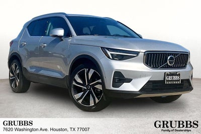 2024 Volvo XC40 B5 Plus Bright Theme