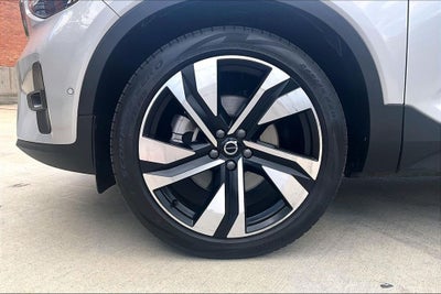 2024 Volvo XC40 B5 Plus Bright Theme
