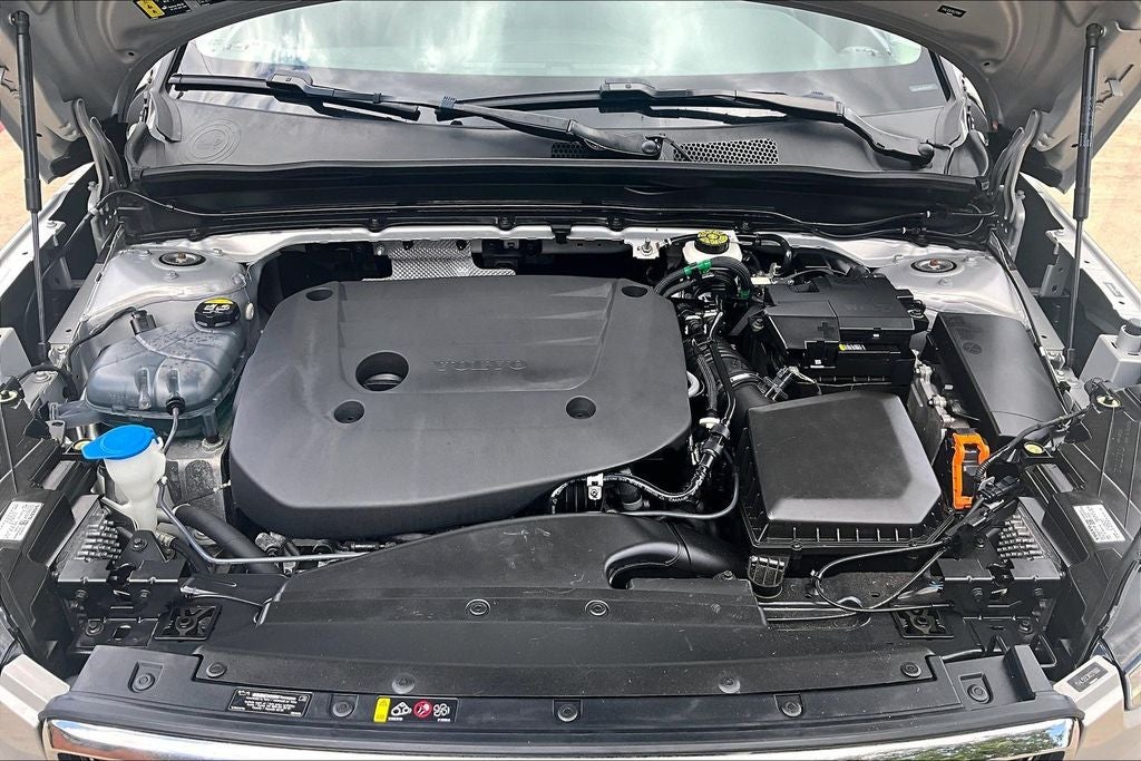 2024 Volvo XC40 B5 Plus Bright Theme