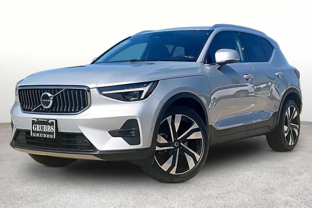 2024 Volvo XC40 B5 Plus Bright Theme
