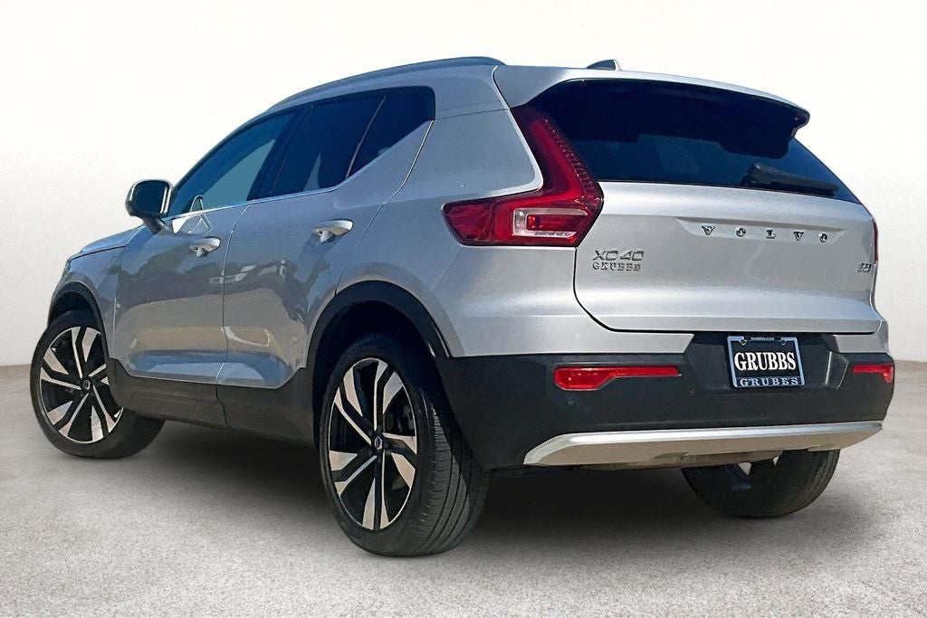 2024 Volvo XC40 B5 Plus Bright Theme