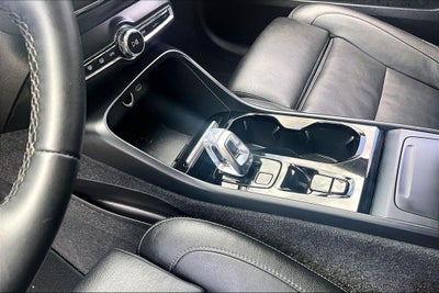 2024 Volvo XC40 B5 Plus Bright Theme