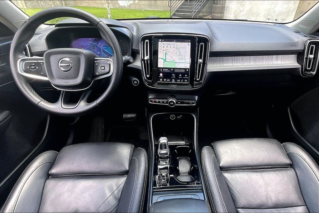 2024 Volvo XC40 B5 Plus Bright Theme