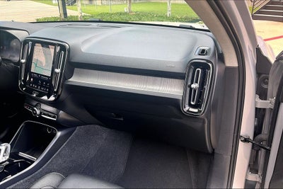 2024 Volvo XC40 B5 Plus Bright Theme
