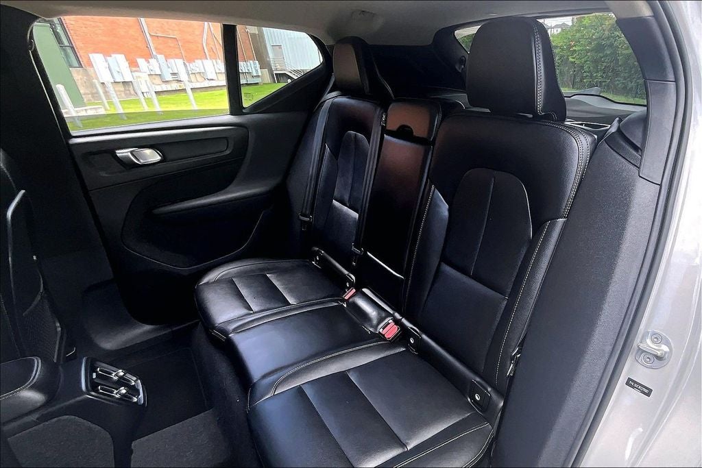 2024 Volvo XC40 B5 Plus Bright Theme