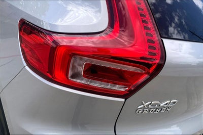 2024 Volvo XC40 B5 Plus Bright Theme