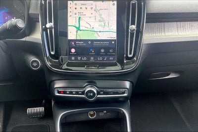 2024 Volvo XC40 B5 Plus Bright Theme