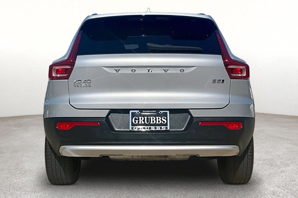 2024 Volvo XC40 B5 Plus Bright Theme