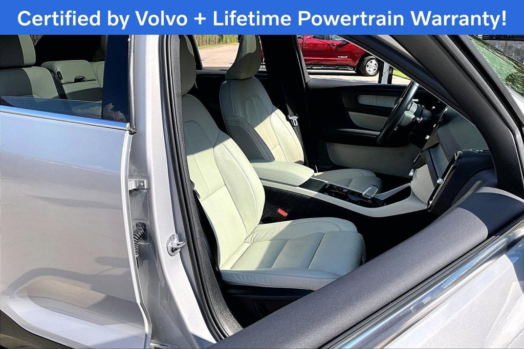 2024 Volvo XC40 B5 Plus Bright Theme