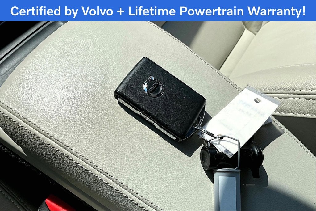 2024 Volvo XC40 B5 Plus Bright Theme