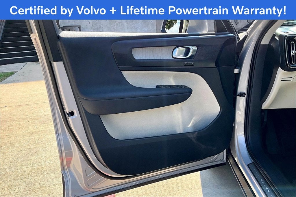 2024 Volvo XC40 B5 Plus Bright Theme