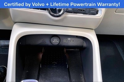 2024 Volvo XC40 B5 Plus Bright Theme