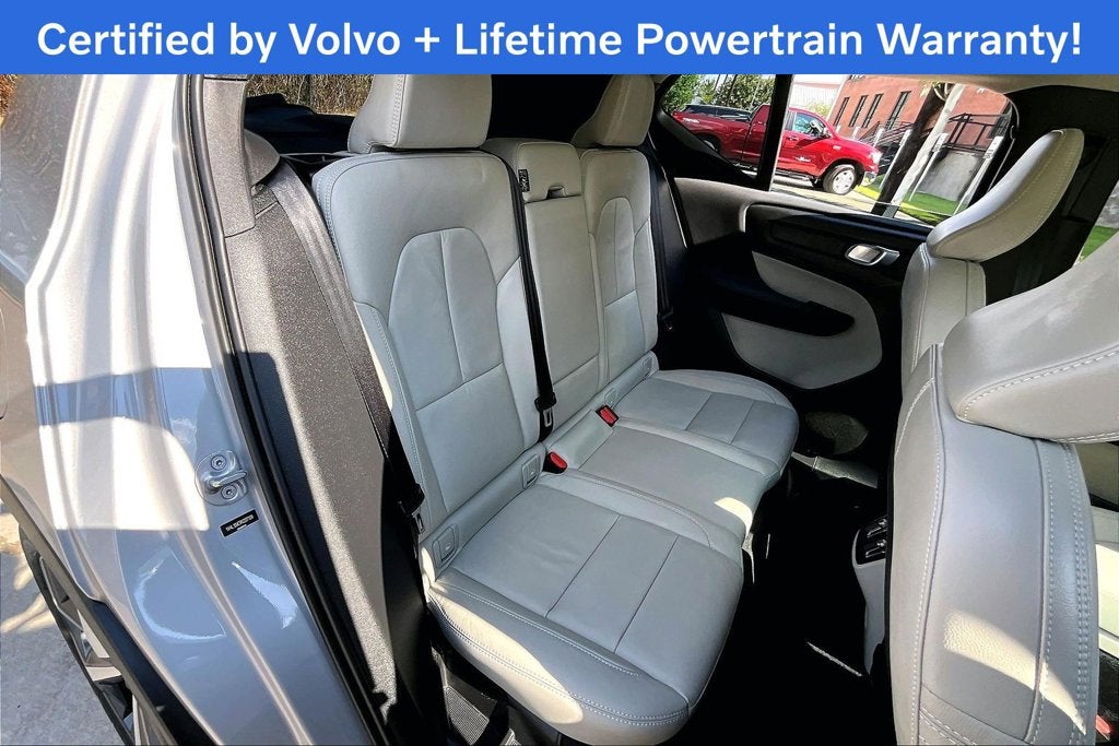 2024 Volvo XC40 B5 Plus Bright Theme