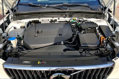 2023 Volvo XC40 B5 Plus Bright Theme