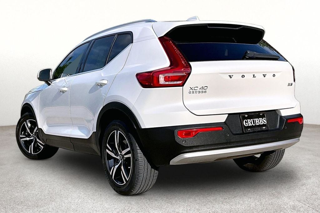 2023 Volvo XC40 B5 Plus Bright Theme