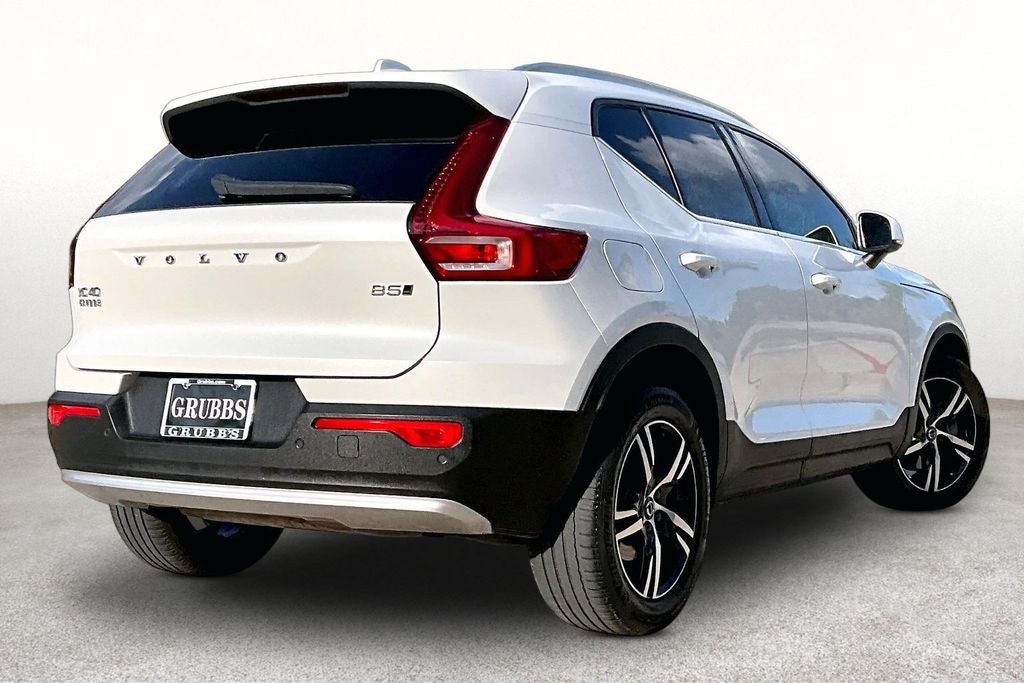2023 Volvo XC40 B5 Plus Bright Theme