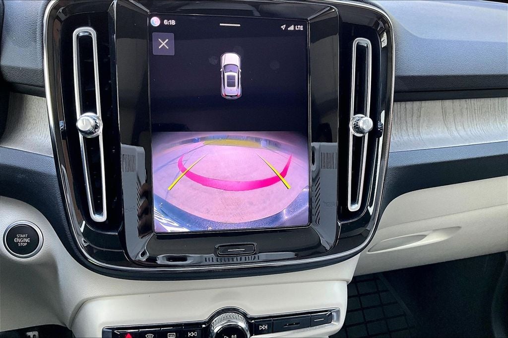 2023 Volvo XC40 B5 Plus Bright Theme