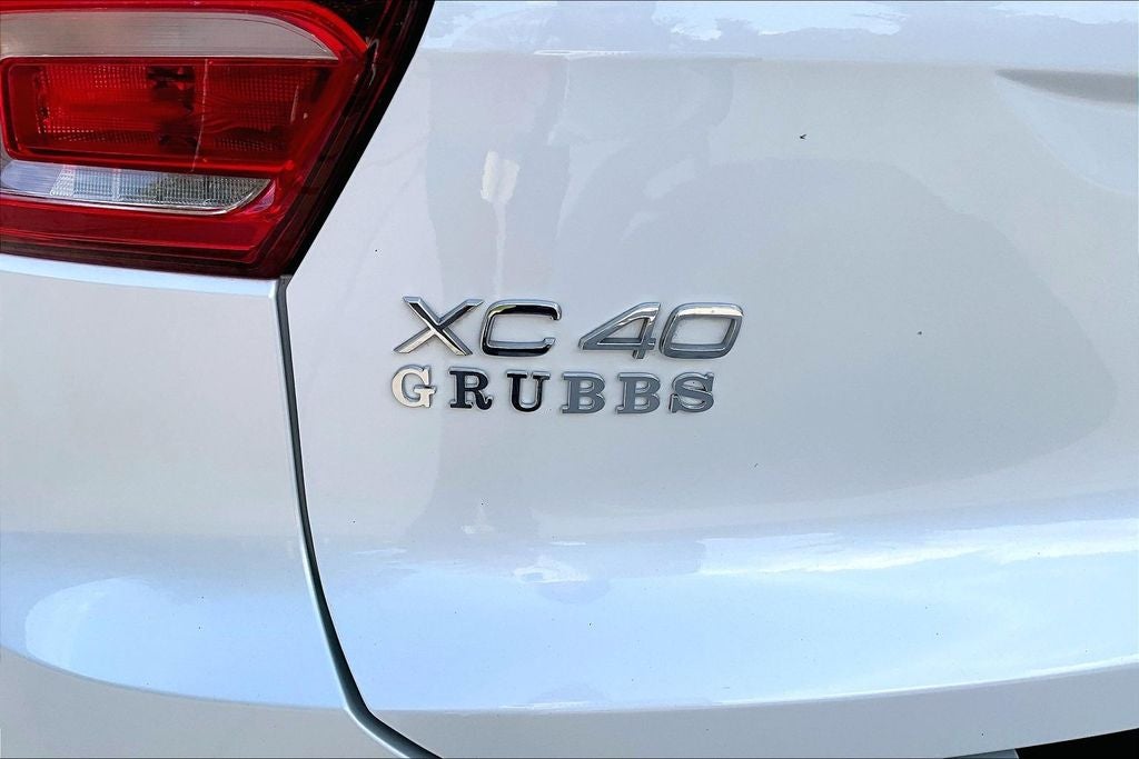 2023 Volvo XC40 B5 Plus Bright Theme