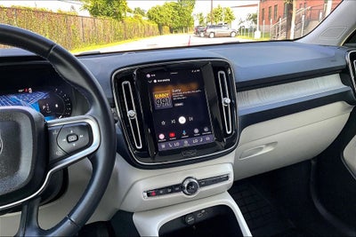 2023 Volvo XC40 B5 Plus Bright Theme