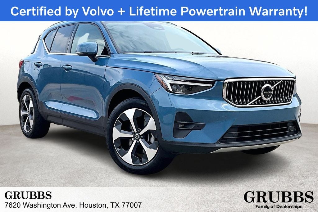 2025 Volvo XC40 B5 Plus Bright Theme