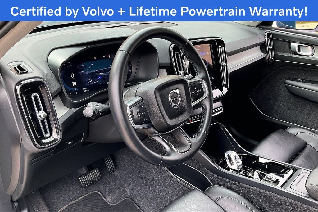 2025 Volvo XC40 B5 Plus Bright Theme