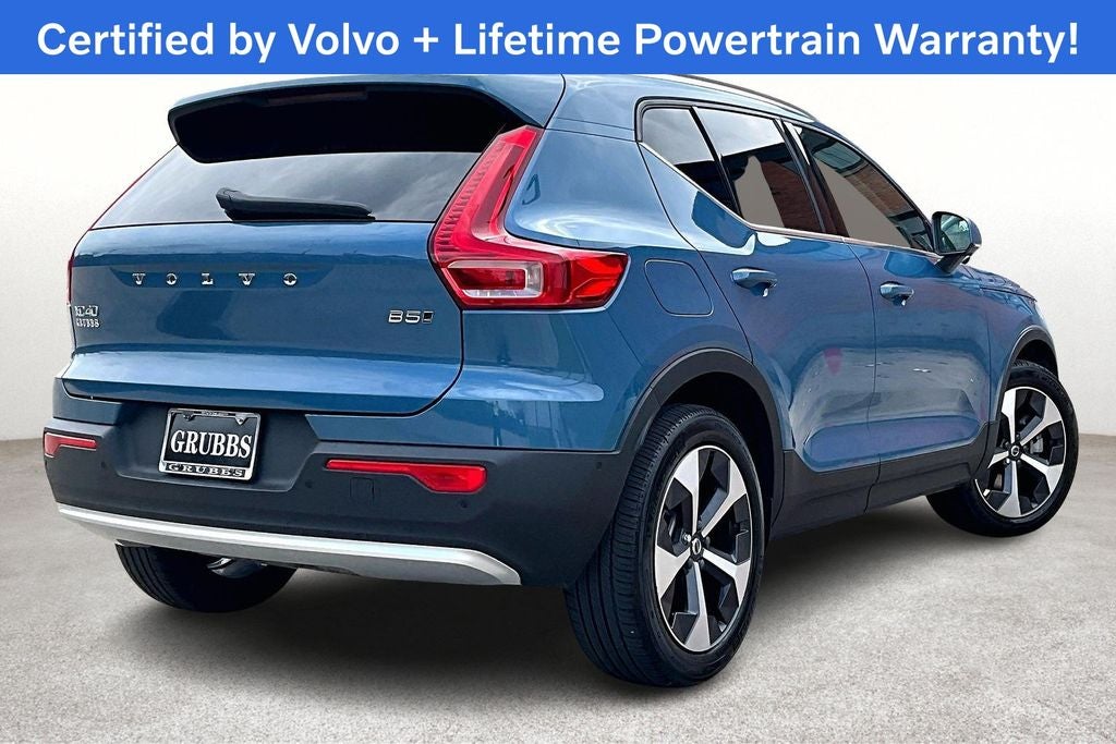 2025 Volvo XC40 B5 Plus Bright Theme