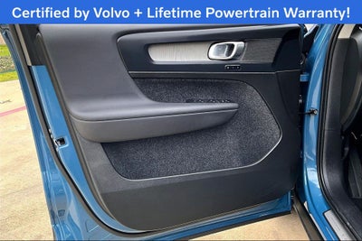 2025 Volvo XC40 B5 Plus Bright Theme