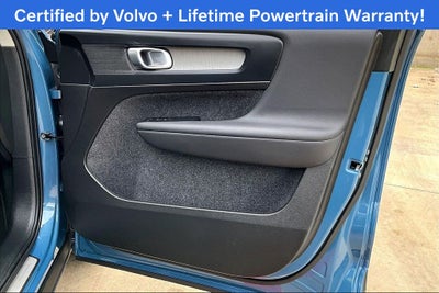 2025 Volvo XC40 B5 Plus Bright Theme