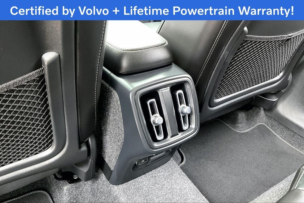 2025 Volvo XC40 B5 Plus Bright Theme