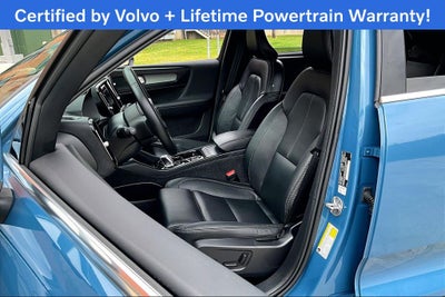 2025 Volvo XC40 B5 Plus Bright Theme