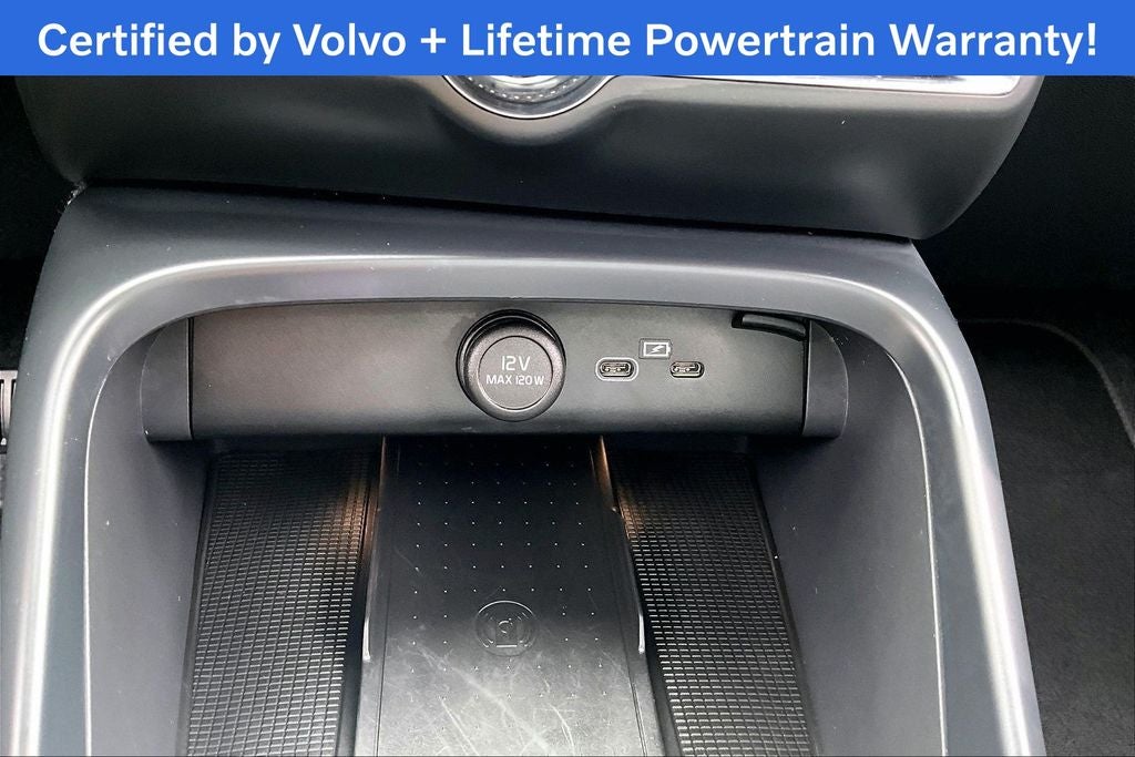 2025 Volvo XC40 B5 Plus Bright Theme