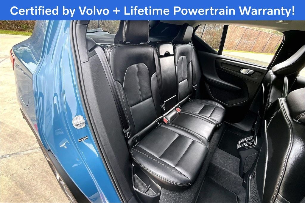 2025 Volvo XC40 B5 Plus Bright Theme