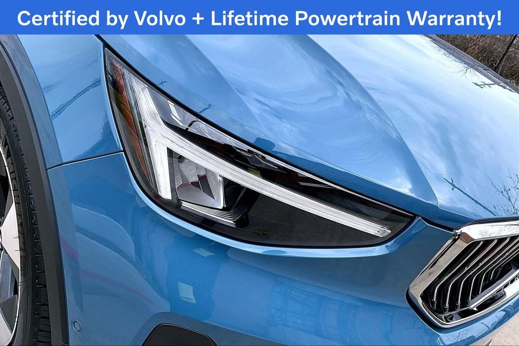 2025 Volvo XC40 B5 Plus Bright Theme